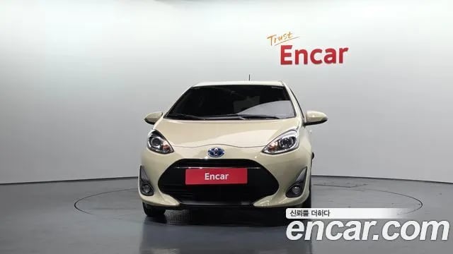 Toyota Prius Prius C 2018 года - вид 3