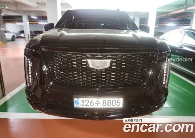 Cadillac Escalade Escalade 5th Generation 2025 года - похожие автомобили