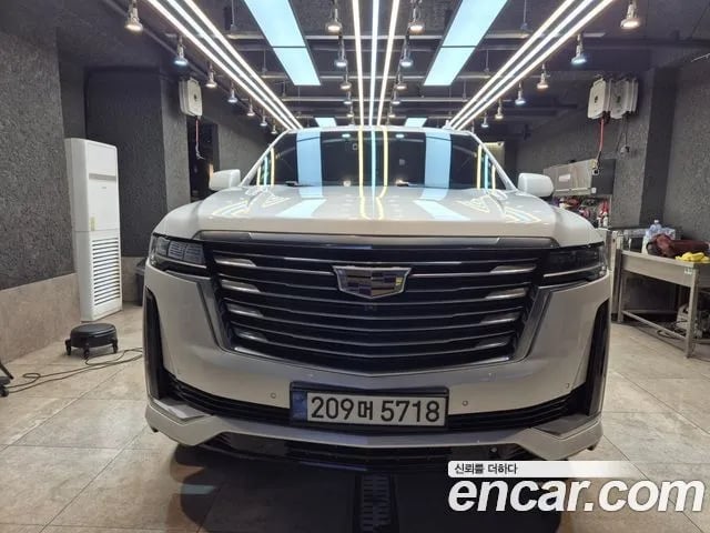 Cadillac Escalade Escalade 5th Generation 2022 года - похожие автомобили