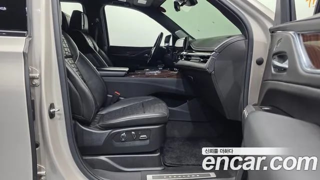 Cadillac Escalade Escalade 5th Generation 2022 года - похожие автомобили
