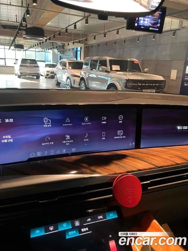 Cadillac Escalade Escalade 5th Generation 2025 года - похожие автомобили