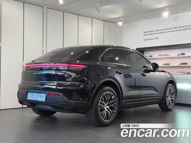 Porsche Macan Makan EV 2026 года - вид 2