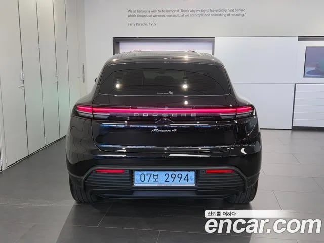 Porsche Macan Makan EV 2026 года - вид 4