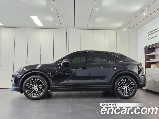Porsche Macan Makan EV 2026 года - вид 6