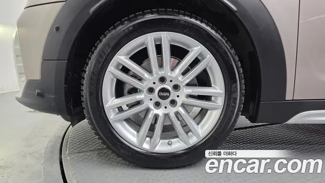 Mini Countryman Cooper Country Man 2023 года - вид 5