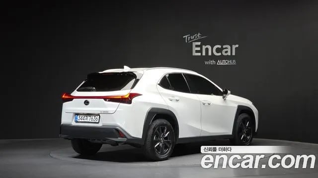 Lexus UX UX300h 2025 года - вид 1