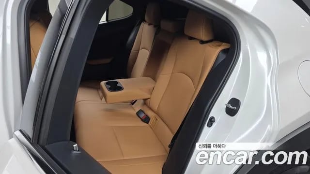 Lexus UX UX300h 2025 года - похожие автомобили