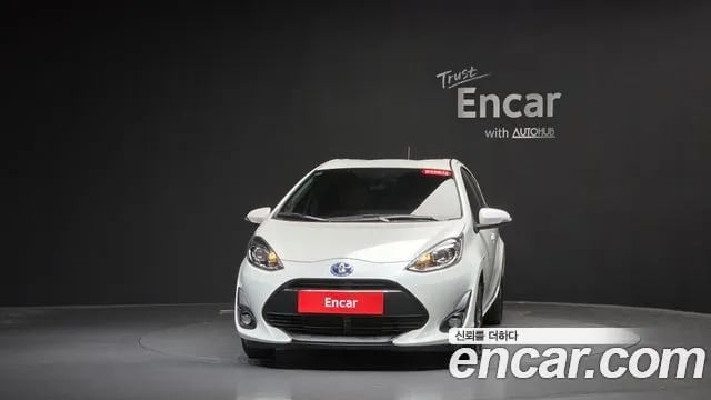 Toyota Prius Prius C 2018 года - вид 2