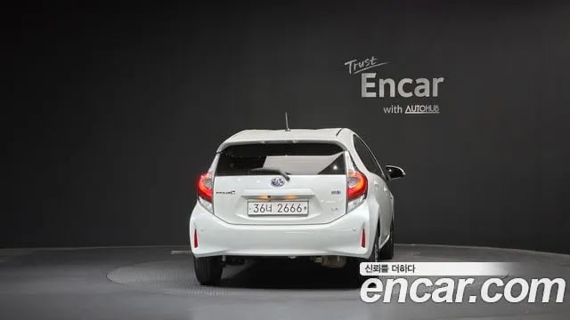 Toyota Prius Prius C 2018 года - вид 3