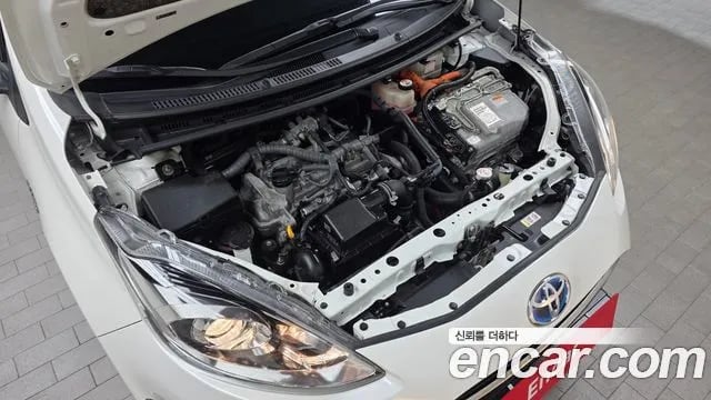 Toyota Prius Prius C 2018 года - вид 5