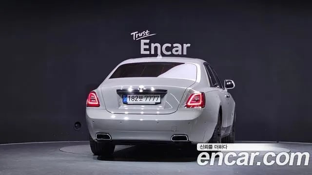 Rolls-Royce Ghost Ghost 2nd Generation 2020 года - вид 4