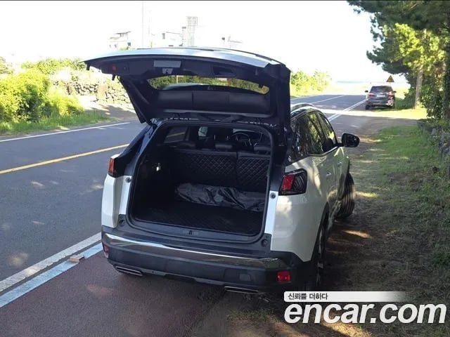 Peugeot 3008 3008 second generation 2020 года - вид 4