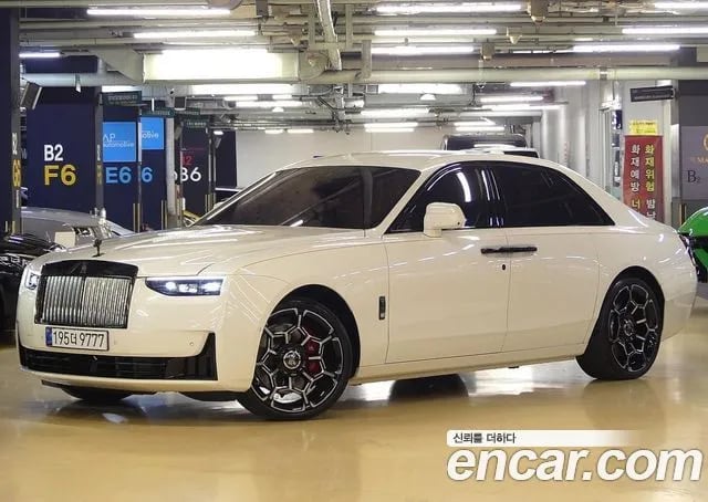 Rolls-Royce Ghost Ghost 2nd Generation 2025 года - вид 2