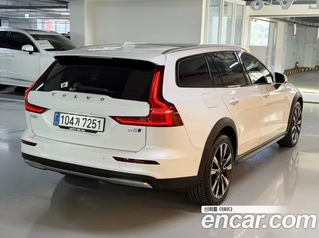 Volvo V60 V60 Cross-country 2nd Generation 2025 года - вид 4