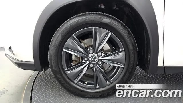 Lexus UX UX250h 2019 года - вид 5