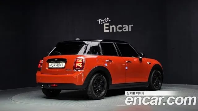Mini Cooper Cooper D 2019 года - вид 2