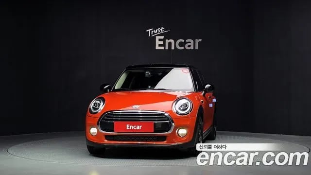Mini Cooper Cooper D 2019 года - вид 3