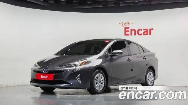 Toyota Prius Prius 4th Generation 2018 года - автомобиль из Южной Кореи
