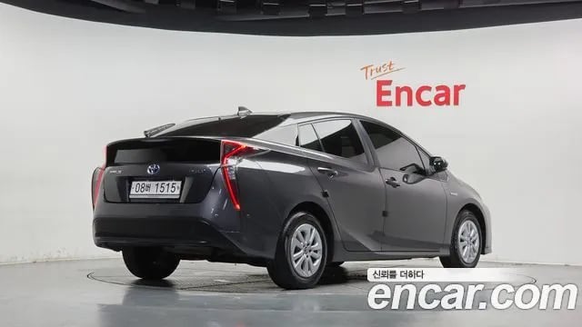 Toyota Prius Prius 4th Generation 2018 года - вид 2