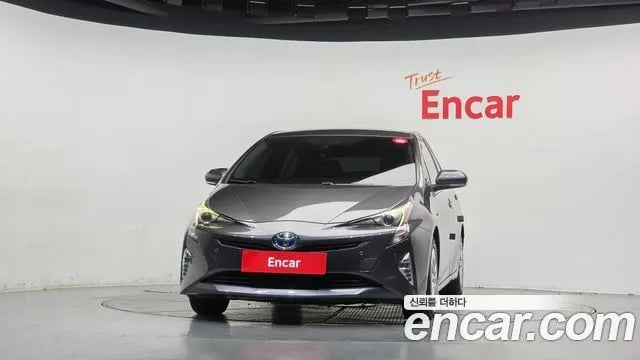 Toyota Prius Prius 4th Generation 2018 года - вид 3
