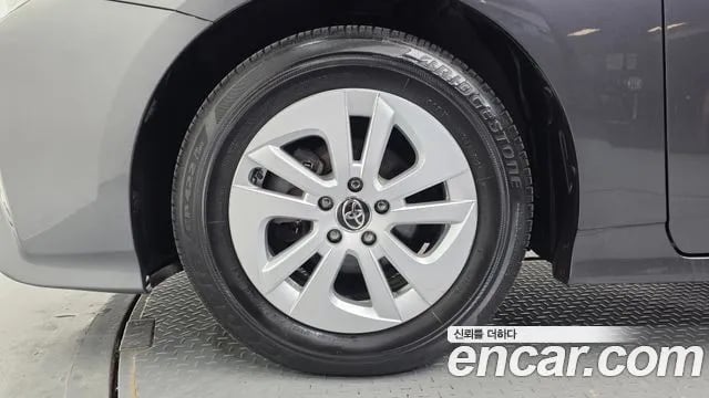 Toyota Prius Prius 4th Generation 2018 года - вид 5