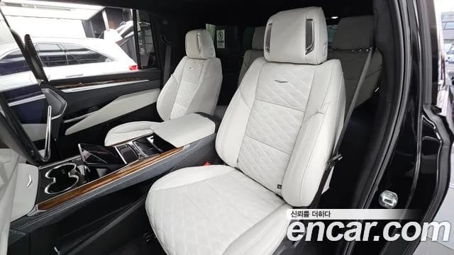 Cadillac Escalade Escalade 5th Generation 2025 года - похожие автомобили