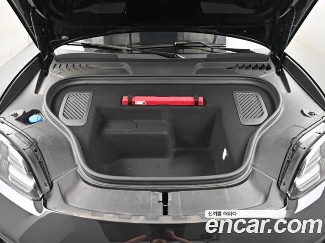 Porsche Macan Makan EV 2025 года - вид 6