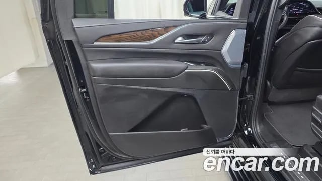 Cadillac Escalade Escalade 5th Generation 2024 года - похожие автомобили