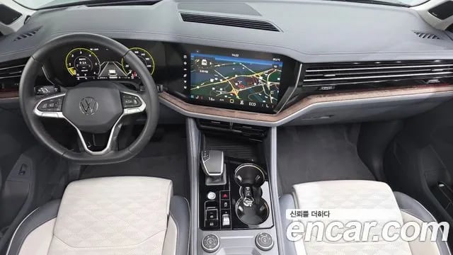 Volkswagen Touareg Tuareg 3rd generation 2025 года - похожие автомобили