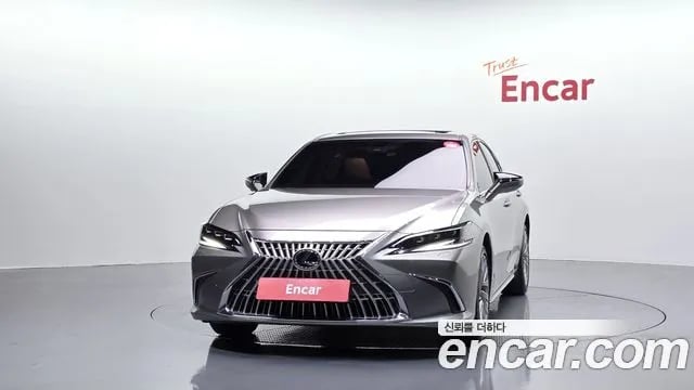 Lexus ES ES300h 7th generation 2025 года - вид 3
