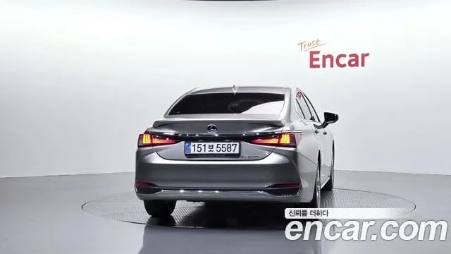 Lexus ES ES300h 7th generation 2025 года - вид 4