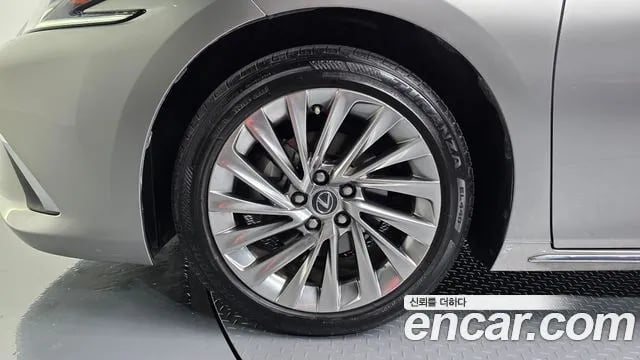 Lexus ES ES300h 7th generation 2025 года - вид 5