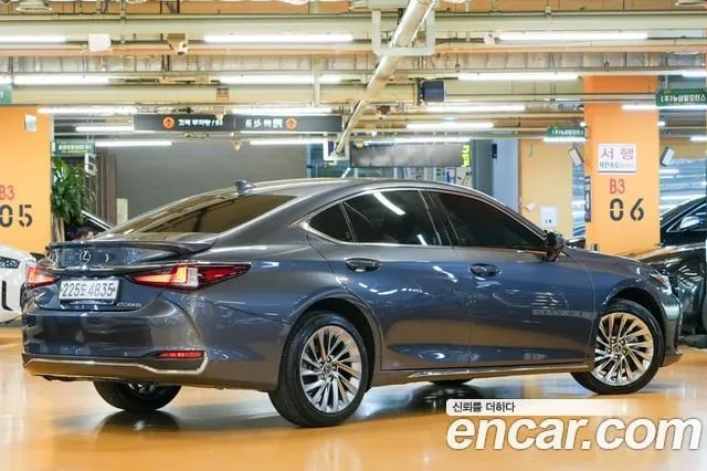 Lexus ES ES300h 7th generation 2025 года - вид 2