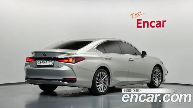 Lexus ES ES300h 7th generation 2018 года - вид 2