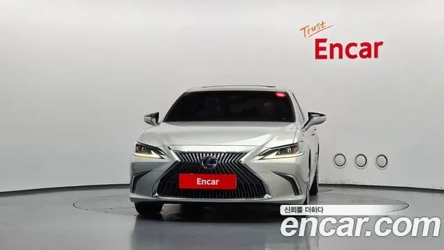 Lexus ES ES300h 7th generation 2018 года - вид 3