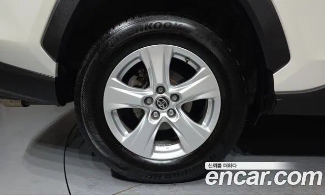 Toyota RAV4 RAV4 5th Generation 2019 года - вид 5