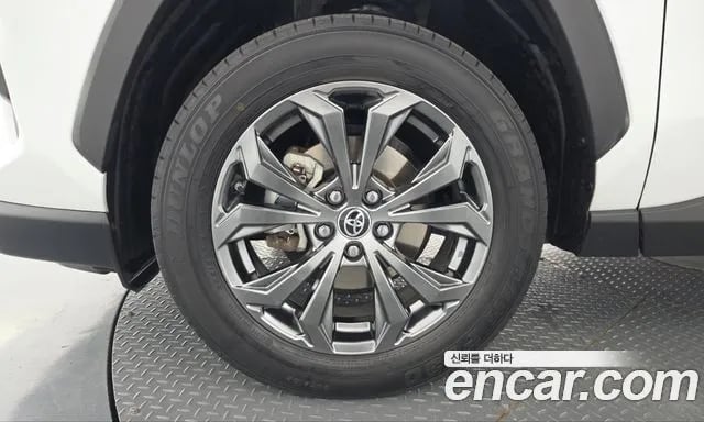 Toyota RAV4 RAV4 5th Generation 2023 года - вид 5