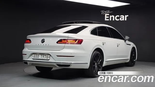 Volkswagen Arteon Atheon 2018 года - вид 2