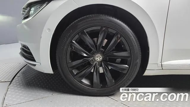 Volkswagen Arteon Atheon 2018 года - вид 5