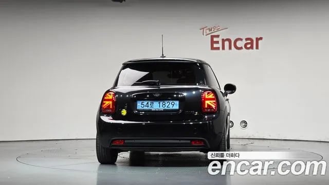 Mini Cooper Cooper Electric 2022 года - вид 3
