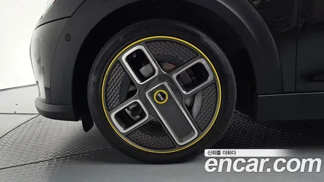 Mini Cooper Cooper Electric 2022 года - вид 4