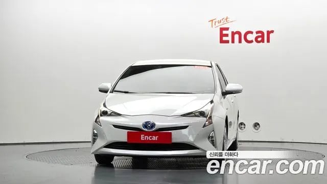 Toyota Prius Prius 4th Generation 2018 года - вид 2