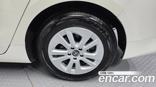 Toyota Prius Prius 4th Generation 2018 года - вид 4