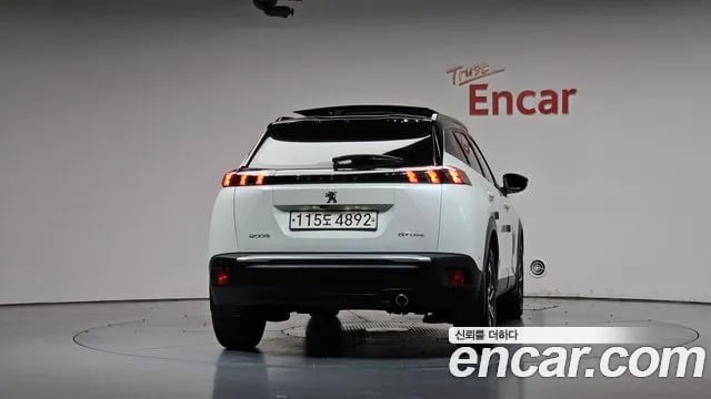 Peugeot 2008 2008 Second generation 2020 года - вид 3