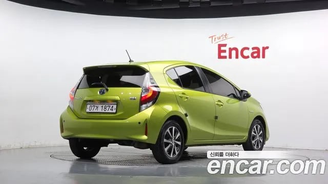 Toyota Prius Prius C 2018 года - вид 2