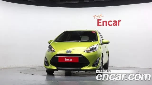 Toyota Prius Prius C 2018 года - вид 3