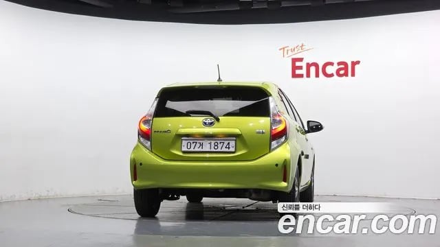 Toyota Prius Prius C 2018 года - вид 4