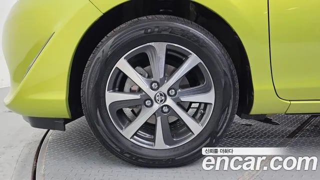 Toyota Prius Prius C 2018 года - вид 5