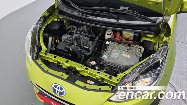 Toyota Prius Prius C 2018 года - вид 6