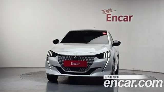 Peugeot 208 e-208 second Generation 2022 года - вид 3